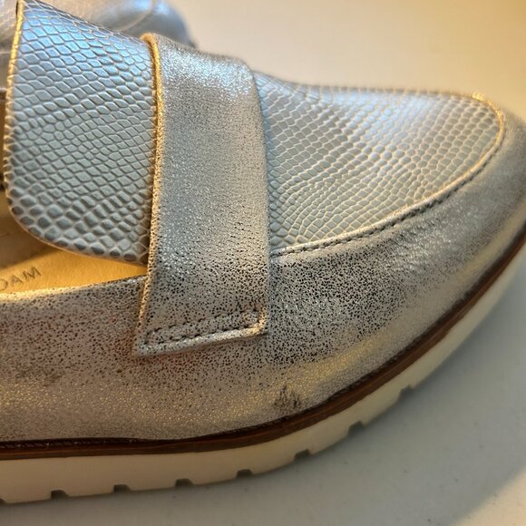 TIME & TRU - CREAM COLOR - Loafers-  SIZE US 8.5 - Picture 4 of 9